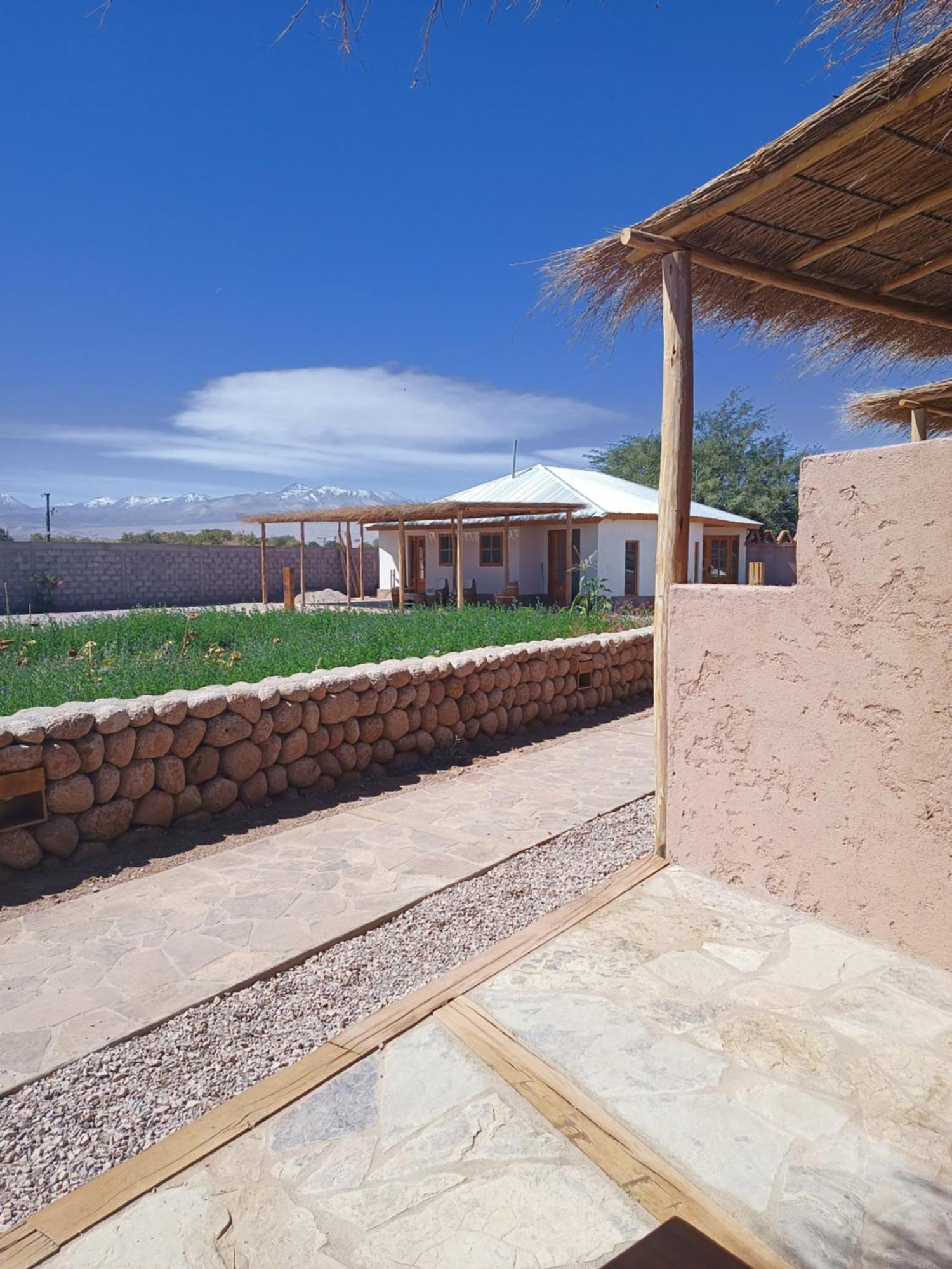 Tiunur Lodge Solor Exterior foto